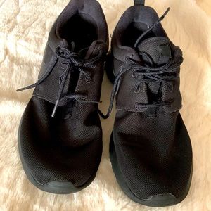 Nike Women’s Shoes size 7